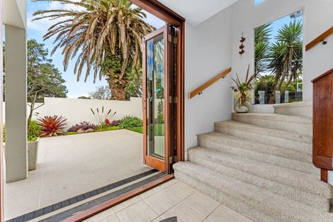 Photo of property in 1/22 Tiri Road, Milford, Auckland, 0620