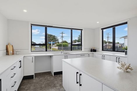 Photo of property in 158a Cornfoot Street, Castlecliff, Whanganui, 4501
