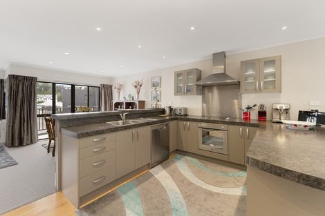 Photo of property in Te Kakariki Apartments, 6/6 Wellington Road, Paekakariki, 5034