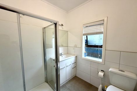 Photo of property in 2/493 Point Chevalier Road, Point Chevalier, Auckland, 1022