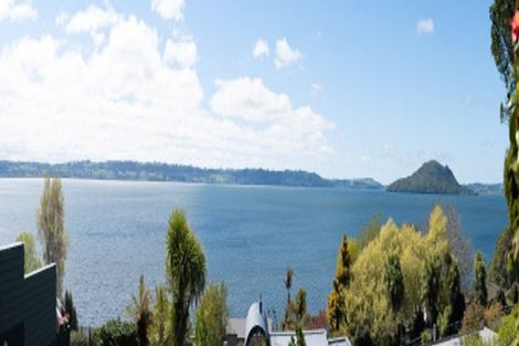 Photo of property in 26 Tupara Crescent, Kawaha Point, Rotorua, 3010