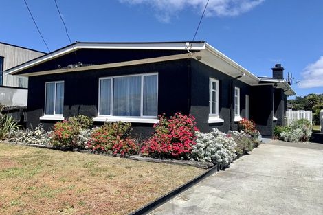 Photo of property in 154 Marine Parade, New Brighton, Christchurch, 8083