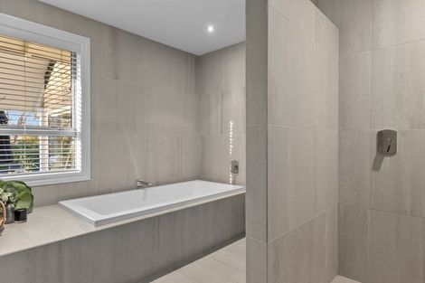Photo of property in 9 Hollyhock Lane, Wanaka, 9305
