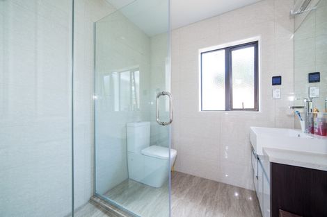 Photo of property in 3b De Val Drive, Titirangi, Auckland, 0604