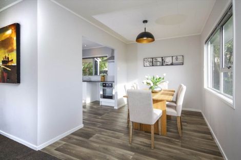 Photo of property in 8 Elizabeth Drive, West Harbour, Auckland, 0618