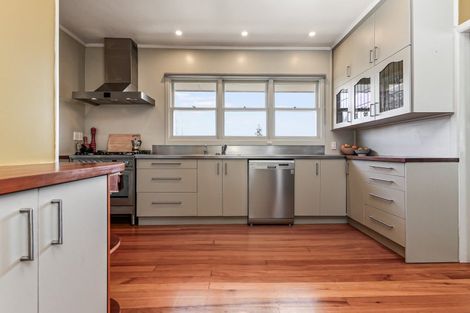 Photo of property in 39 Hillcrest Road, Hillcrest, Hamilton, 3216