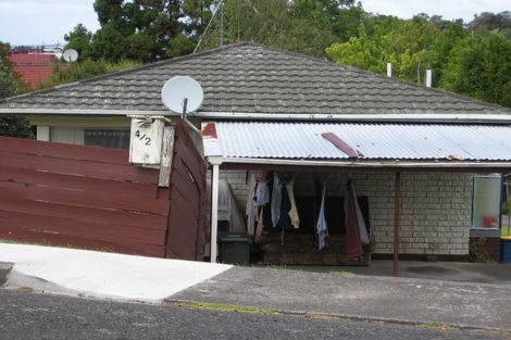 Photo of property in 1/4 Lambrown Drive, Totara Vale, Auckland, 0629