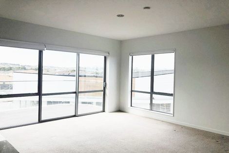 Photo of property in 7/136g Stancombe Road, Flat Bush, Auckland, 2016