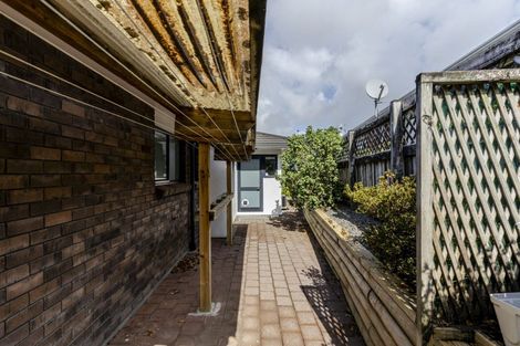 Photo of property in 15 Sandel Rise, Merrilands, New Plymouth, 4312