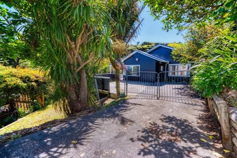 Photo of property in 98 Seaview Road, Piha, New Lynn, 0772