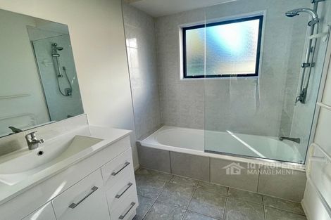 Photo of property in 24a Fruitvale Road, New Lynn, Auckland, 0600