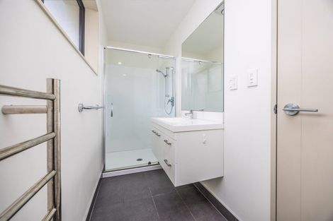 Photo of property in 33 Carole Crescent, Pakuranga, Auckland, 2010