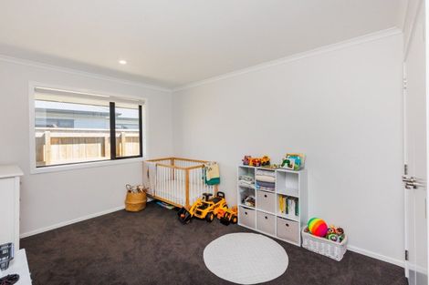 Photo of property in 50 Atlantic Drive, Fitzherbert, Palmerston North, 4410