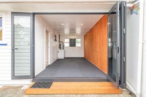 Photo of property in 1/150 Dowse Drive, Maungaraki, Lower Hutt, 5010