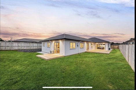 Photo of property in 15 Walter Ruddock Avenue, Kumeu, 0810