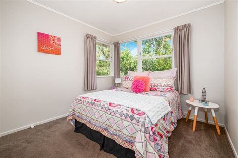 Photo of property in 2 Ashbourne Place, Glendene, Auckland, 0602