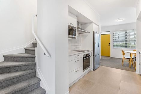 Photo of property in 2 Hononga Lane, Northcote, Auckland, 0627