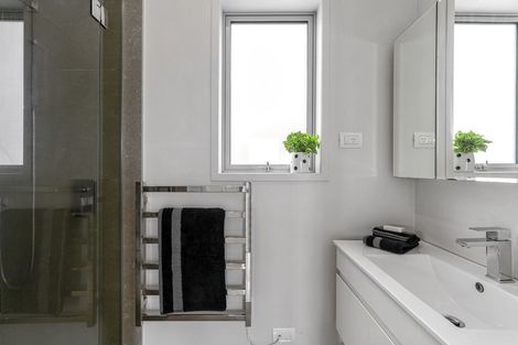 Photo of property in 8a Wairere Road, Torbay, Auckland, 0630