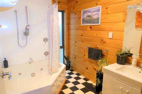 Photo of property in 33 Golf Links Road, Kaiata, Greymouth, 7805