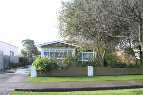 Photo of property in 208 Mayfair Avenue, Mayfair, Hastings, 4122