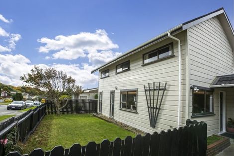 Photo of property in 23 Rembrandt Avenue, Tawa, Wellington, 5028