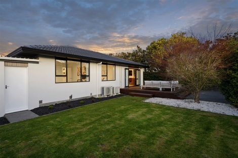 Photo of property in 2/74a Jeffreys Road, Fendalton, Christchurch, 8052
