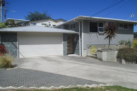 Photo of property in 30 Manor Drive, Stokes Valley, Lower Hutt, 5019