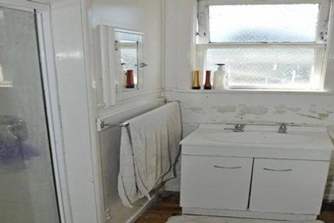 Photo of property in 127 Lancaster Road, Beach Haven, Auckland, 0626