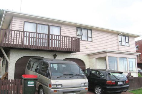 Photo of property in 18 Arahanga Grove, Maupuia, Wellington, 6022