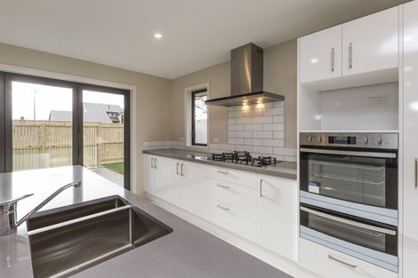 Photo of property in 13 Grand Oaks Drive, Awapuni, Palmerston North, 4412