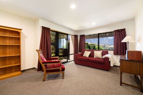Photo of property in 4 Peregrine Place, Queenstown, 9300