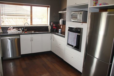 Photo of property in 32 Burbank Crescent, Churton Park, Wellington, 6037