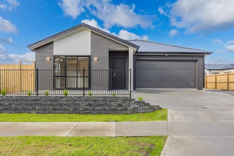 Photo of property in 15 Mcindoe Road, Kumeu, 0810