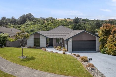 Photo of property in 10 Tararua Close, Aotea, Porirua, 5024