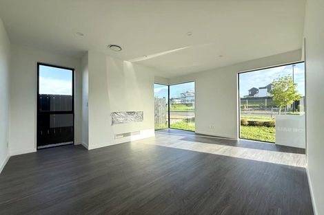 Photo of property in 43 Evergreen Parade, Rosehill, Papakura, 2113