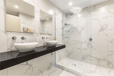 Photo of property in 5/8 Tobago Place, Sunnynook, Auckland, 0620