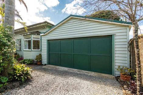 Photo of property in 1/50 Vauxhall Road, Devonport, Auckland, 0624