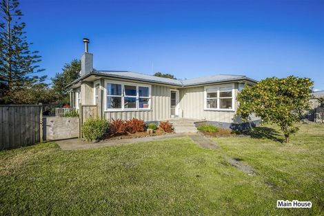 Photo of property in 8 Orere Point Road, Orere Point, Papakura, 2585