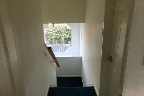 Photo of property in 5 Tyrico Close, Unsworth Heights, Auckland, 0632