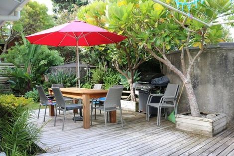 Photo of property in 18 Rewa Place, Russell, 0202