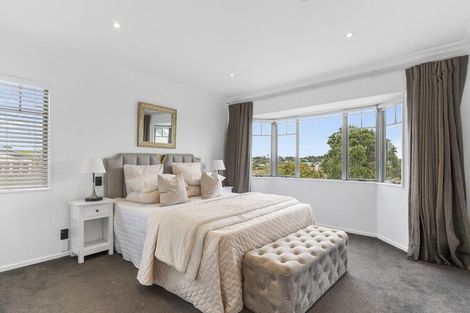 Photo of property in 30 Mandeville Place, Unsworth Heights, Auckland, 0632