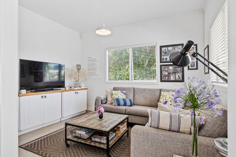 Photo of property in 33 Rexwood Street, Carterton, 5713