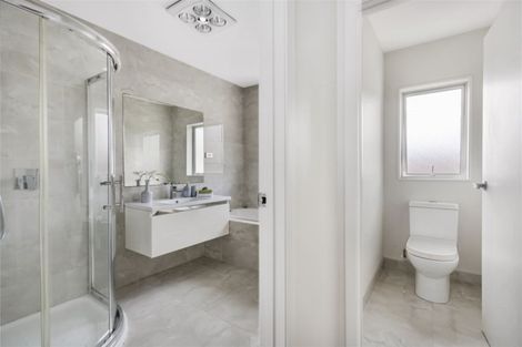 Photo of property in 23 Ravello Rise, Flat Bush, Auckland, 2019