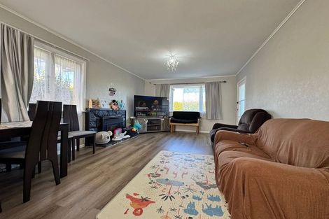 Photo of property in 8 Kerry Place, Papakura, 2110