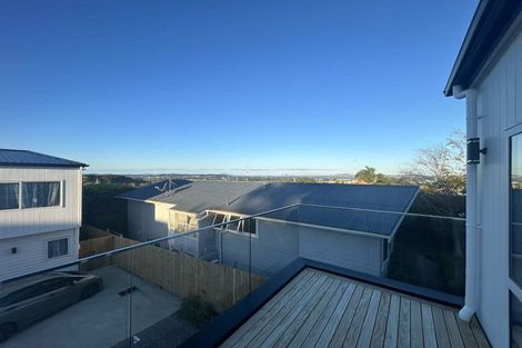 Photo of property in 2/47 Zita Maria Drive, Massey, Auckland, 0614