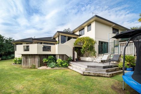 Photo of property in 35 Vermeer Place, West Harbour, Auckland, 0618