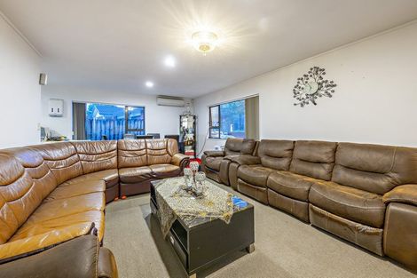 Photo of property in 2/27 Kopara Place, Clendon Park, Auckland, 2103