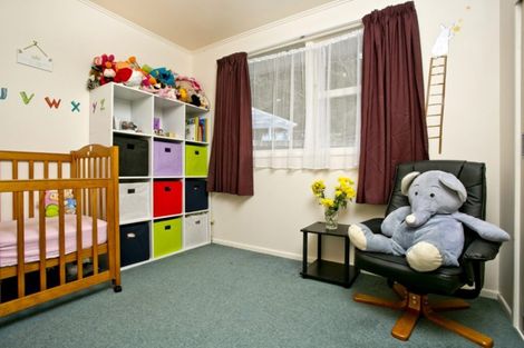 Photo of property in 22 Sequoia Place, Sunnynook, Auckland, 0620