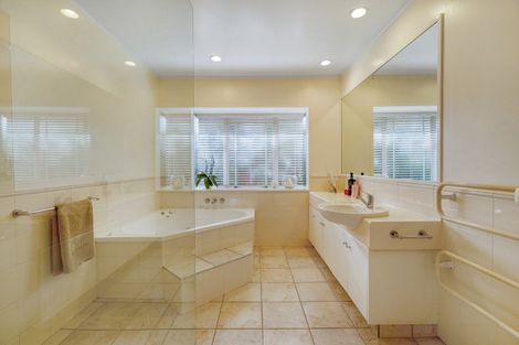 Photo of property in 2 Fulford Place, Havelock North, 4130