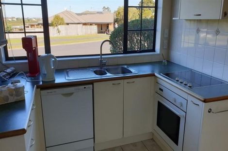 Photo of property in 11 Sandwick Drive, Weymouth, Auckland, 2103